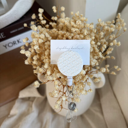 WHITE SCALLOPS | badge reel