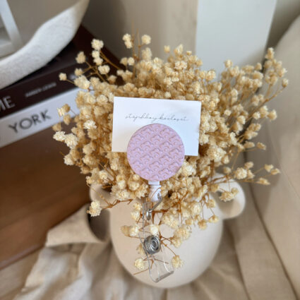 LIGHT PURPLE SCALLOPS | badge reel