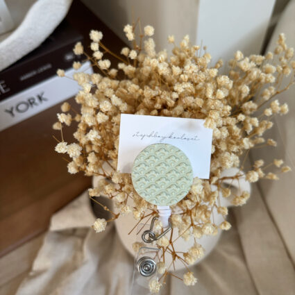 LIGHT GREEN SCALLOPS | badge reel