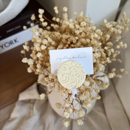 YELLOW LACE | badge reel